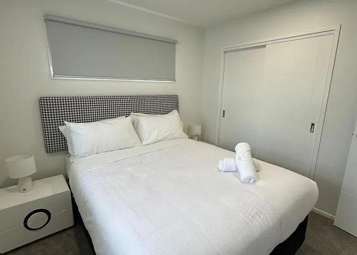 Brand New Modern Comfort - 3 Bedroom 2 Bathrm