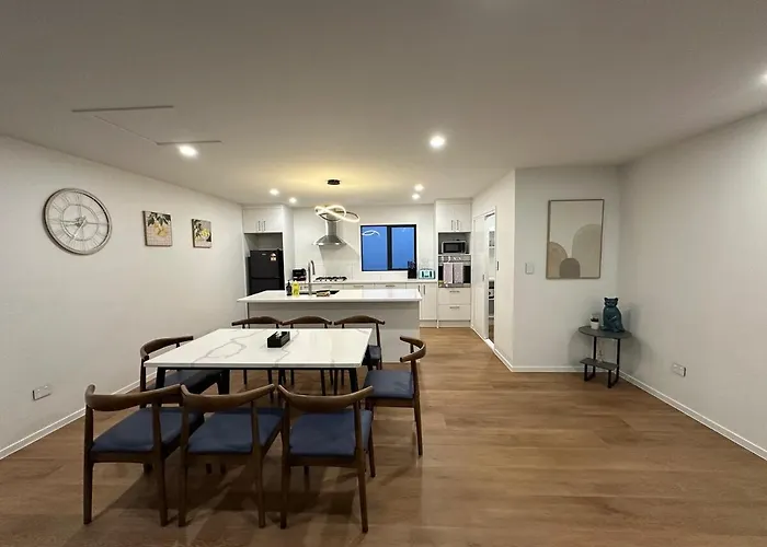 Brand New Modern Comfort - 3 Bedroom 2 Bathrm *
