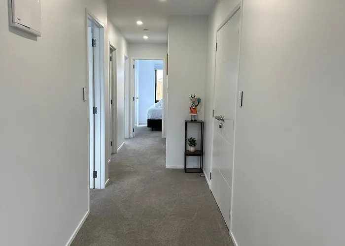Brand New Modern Comfort - 3 Bedroom 2 Bathrm *