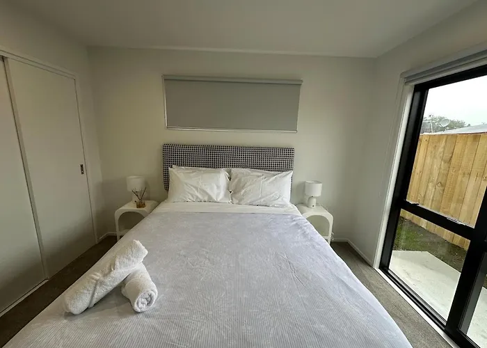 Brand New Modern Comfort - 3 Bedroom 2 Bathrm