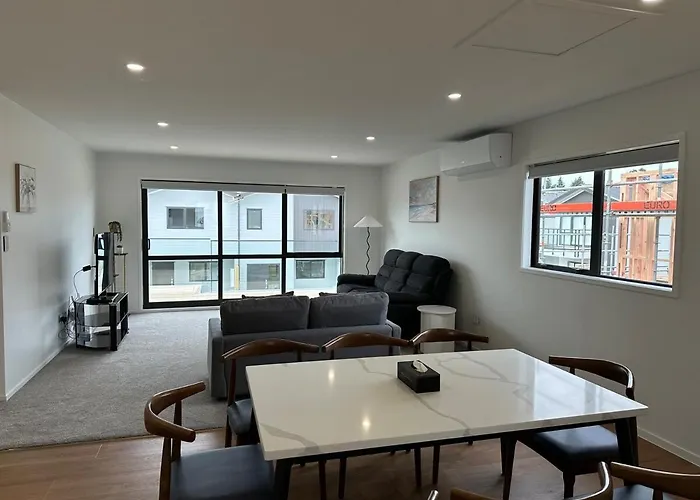 Brand New Modern Comfort - 3 Bedroom 2 Bathrm Appartement Rotorua