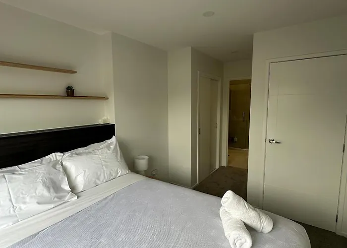 Brand New Modern Comfort - 3 Bedroom 2 Bathrm