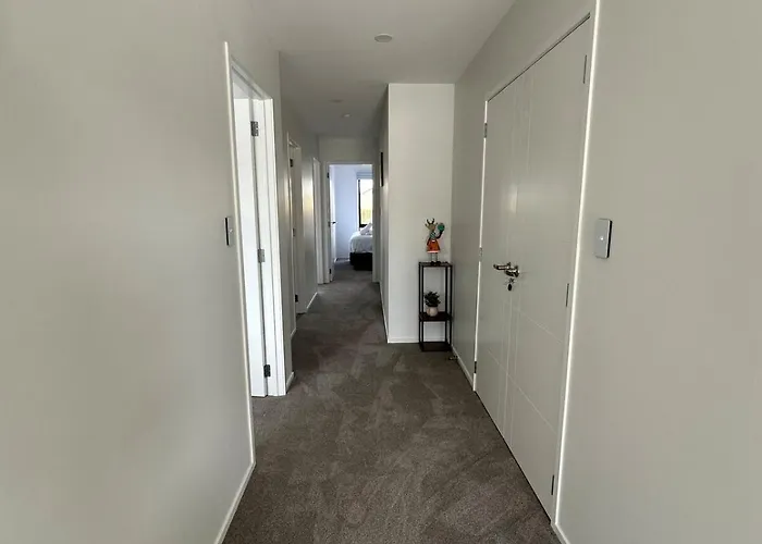 Brand New Modern Comfort - 3 Bedroom 2 Bathrm Appartement *