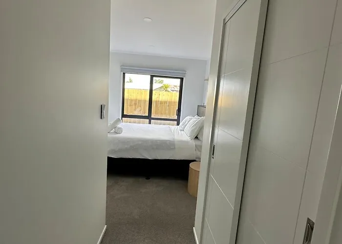 Brand New Modern Comfort - 3 Bedroom 2 Bathrm Appartement *