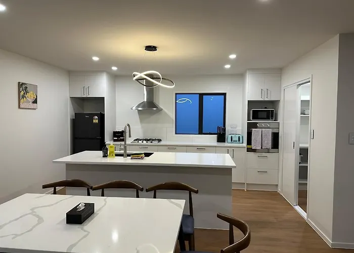 Brand New Modern Comfort - 3 Bedroom 2 Bathrm *