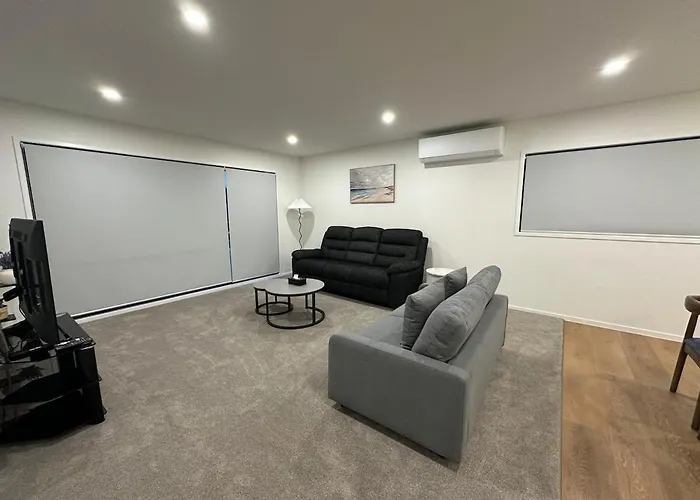 Brand New Modern Comfort - 3 Bedroom 2 Bathrm